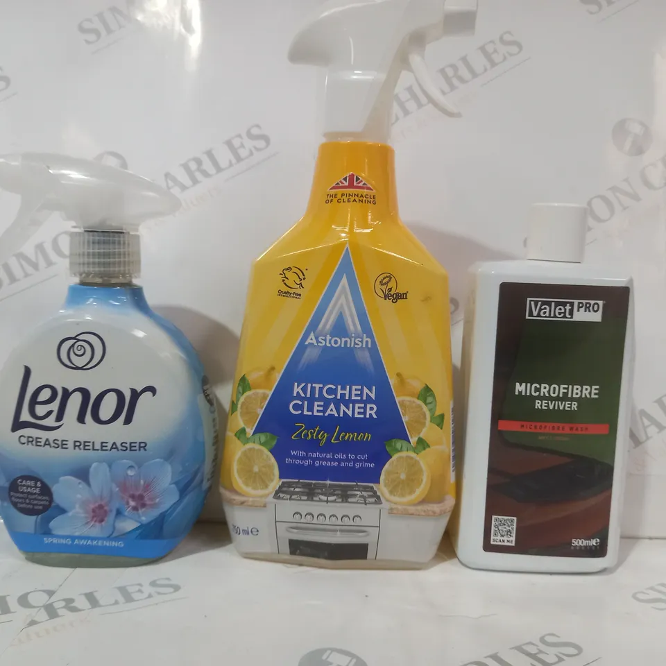 APPROXIMATELY 10 ASSORTED HOUSEHOLD ITEMS TO INCLUDE MICROFIBRE REVIVER, KITCHEN CLEANER, LENOR CREASE RELEASER, ETC - COLLECTION ONLY - COLLECTION ONLY