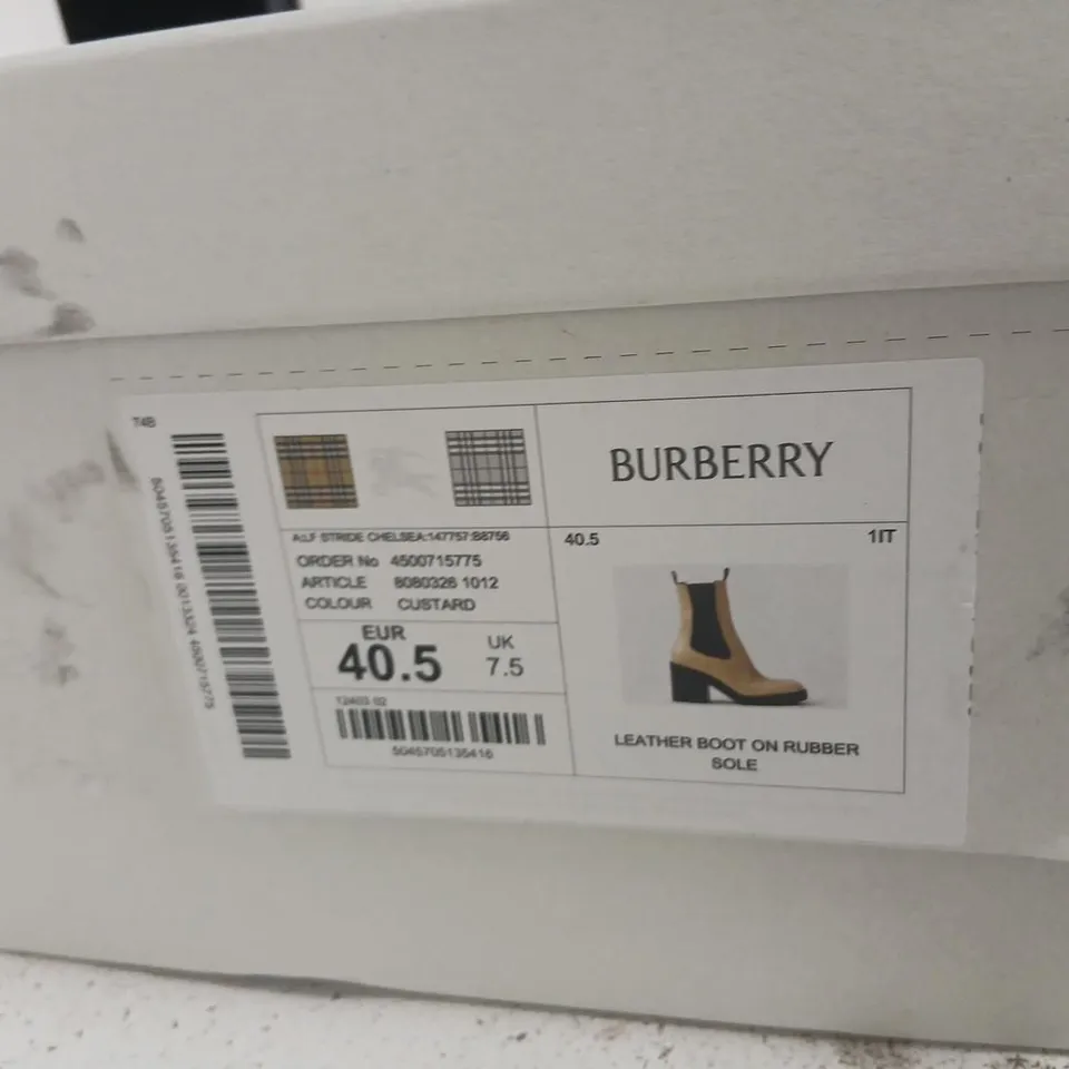 BURBERRY BEIGE LEATHER CHELSEA BOOTS – UK 7.5 (EU 40.5) WITH BLACK ELASTIC SIDES