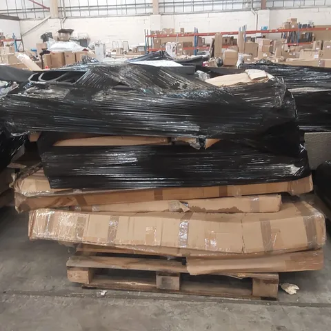 PALLET CONTAINING A LARGE ASSORTMENT OF GARDEN FURNITURE PARTS