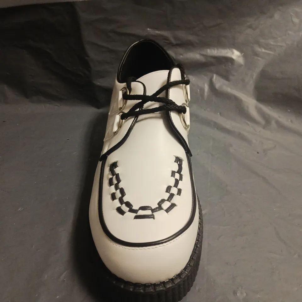 BOXED PAIR OF AJVANI SHOES IN WHITE/BLACK SIZE 12