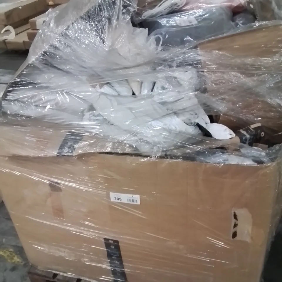 PALLET CONTAINING LARGE QUANTITY OF SHADE SAILS -VARIOUS COLOURS-
