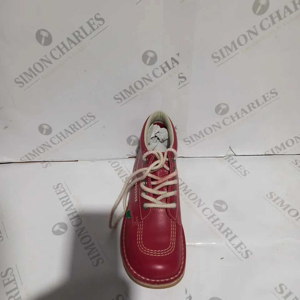 UNBOXED PAIR OF RED KICKERS EUR 39