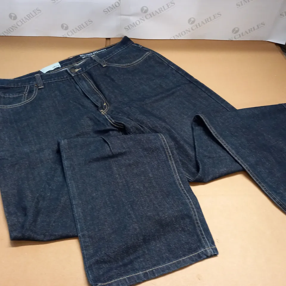 LEVIS RELAXED STRAIGHT JEANS - W36 L34