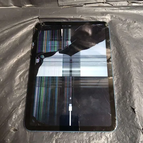 APPLE IPAD A2757 – BLUE ALUMINIUM BACK, CRACKED FRONT DISPLAY