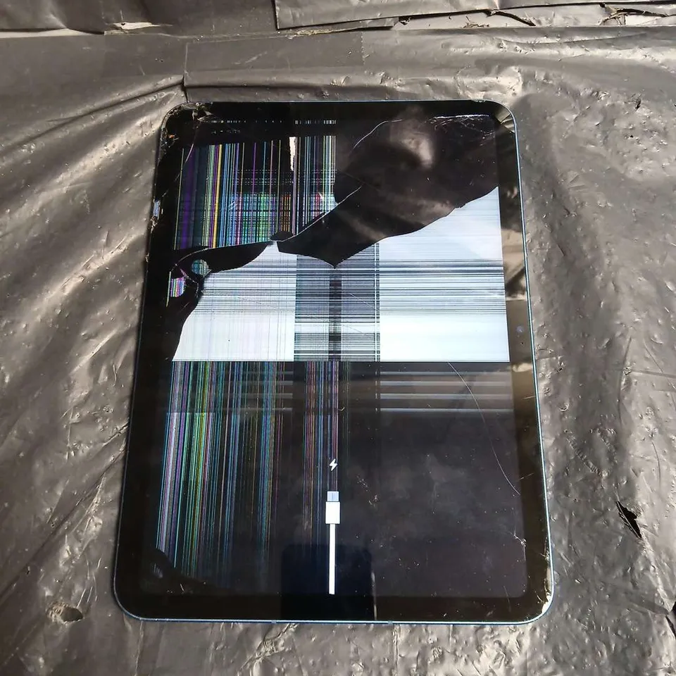APPLE IPAD A2757 – BLUE ALUMINIUM BACK, CRACKED FRONT DISPLAY