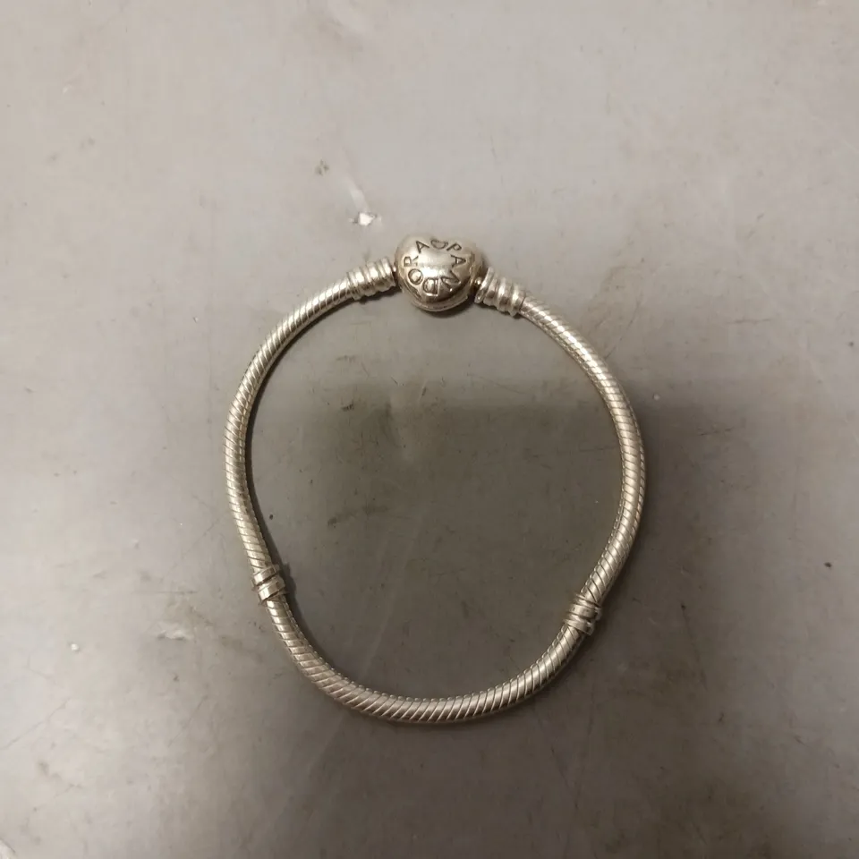 PANDORA MOMENTS SILVER BRACELET WITH HEART CLASP