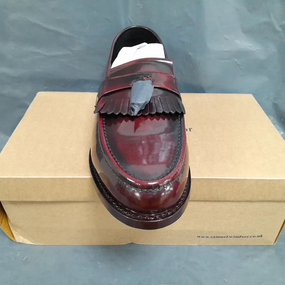 BOXED PAIR OF SAMUEL WINDSOR LOAFERS IN OXBLOOD UK SIZE 13