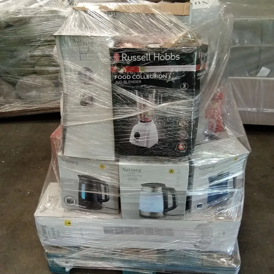 PALLET OF ASSORTED KITCHEN APPLIANCES TO INCLUDE; NUTMEG KETTLES, MICROWAVES, PEDESTAL FANS, RUSSELL HOBBS BLENDER, AIR FRYER ETC