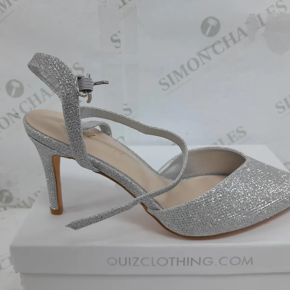 BOXED PAIR OF QUIZ POINTED TOE SHIMMER HEELS IN SILVER - SIZE 7