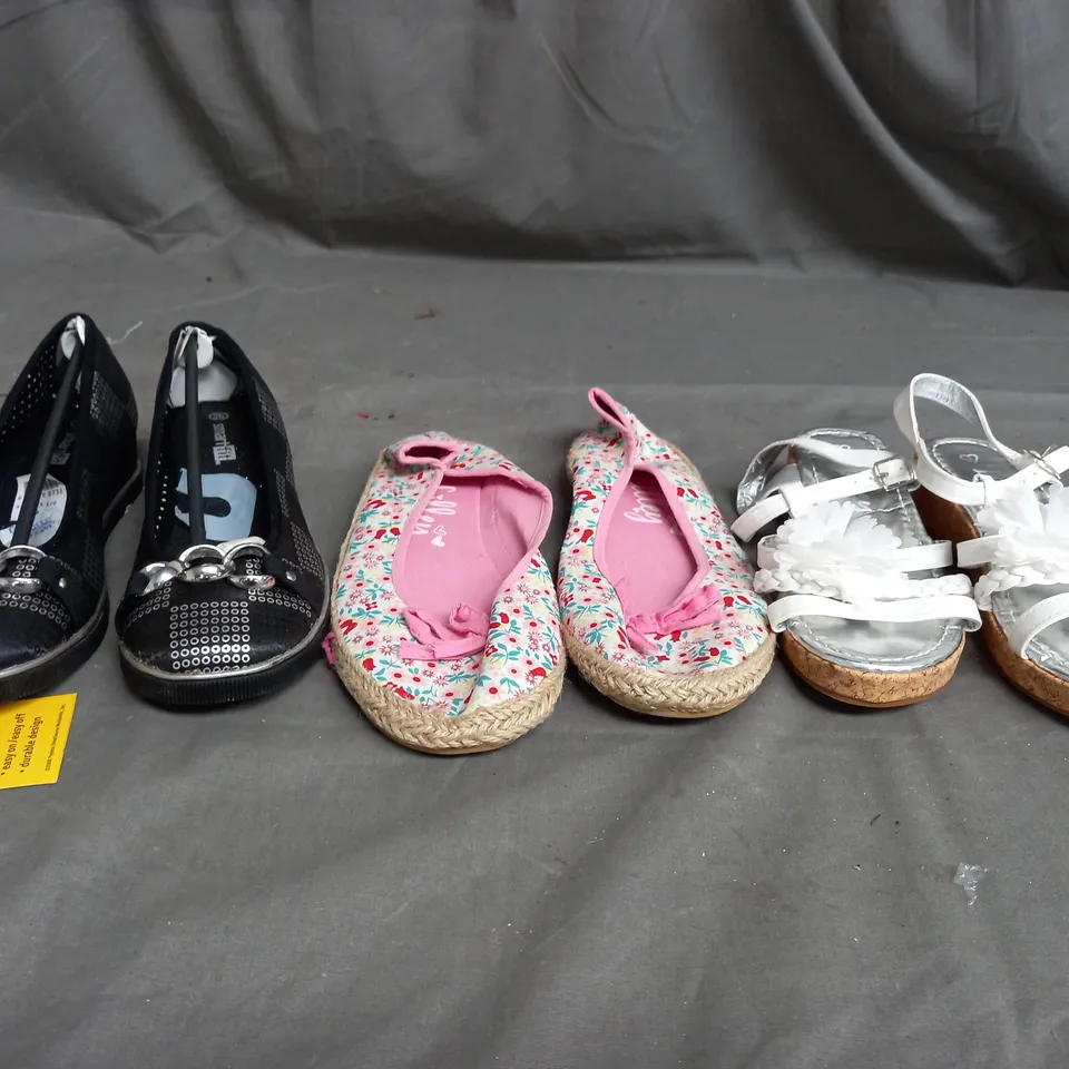 APPROXIMATELY 13 ASSORTED KIDS PAIRS OF SHOES IN VARIOUS COLOURS, STYLES, AND SIZES