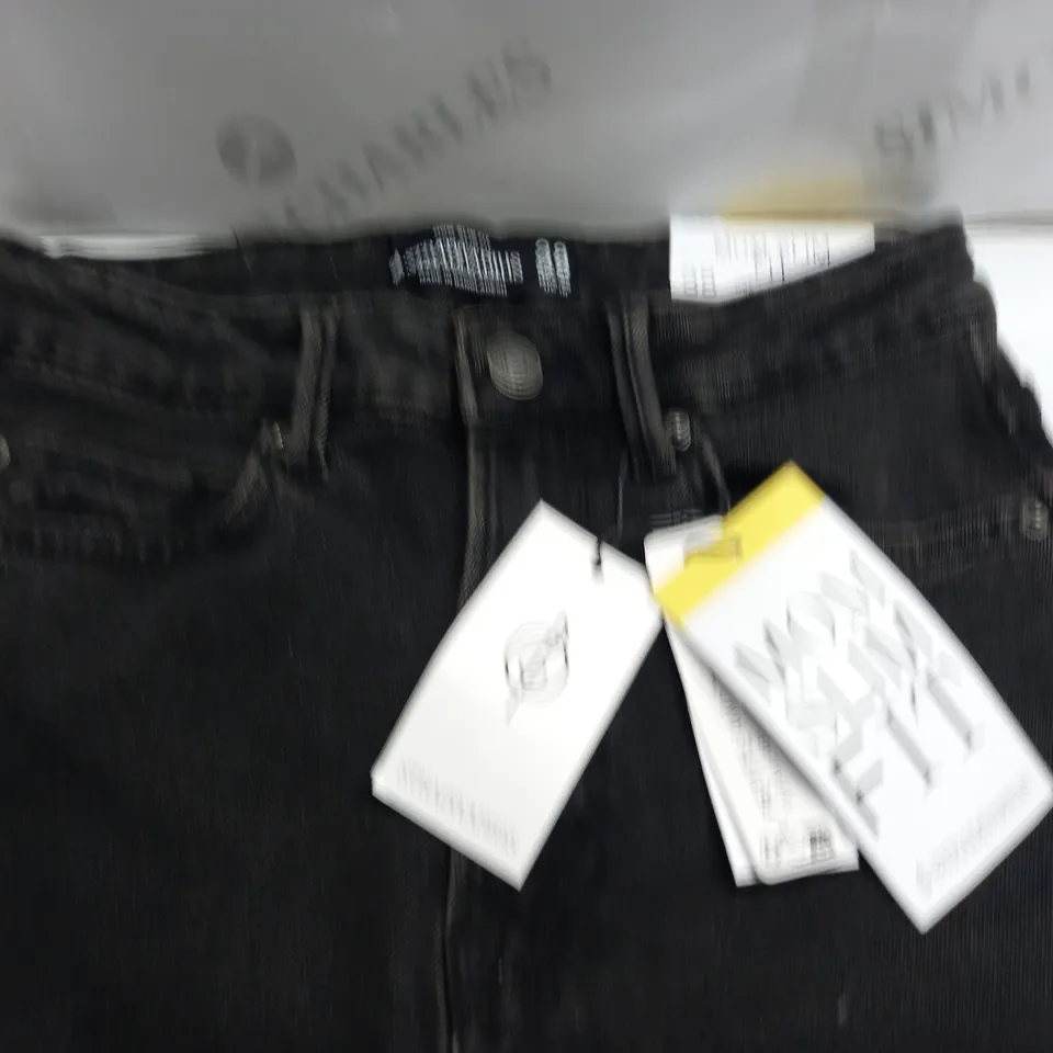 STRADIVARIUS STANDARD MOM SLIM FIT IN BLACK - UK 10