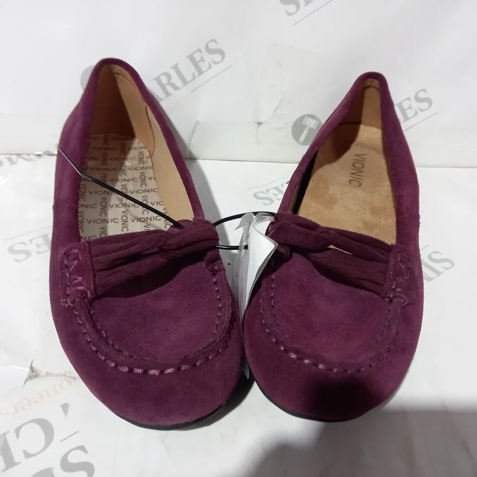 PAIR OF VIONIC SLIP ON SHOES IN PURPLE SIZE 5