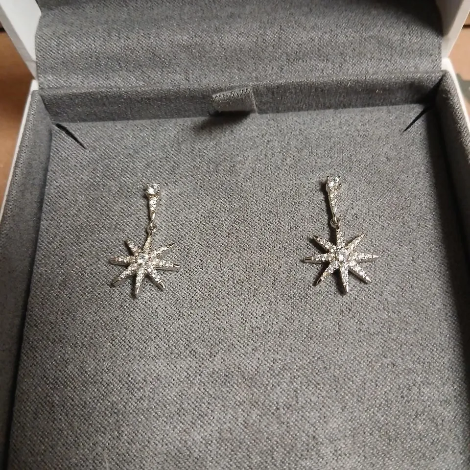 CARAT LONDON STARBURST DIAMOND DROP EARRINGS – BOXED