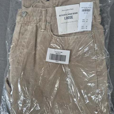 BAGGED ABERCROMBIE & FITCH AUTHENTIC RIGID DENIM LOOSE FIT JEANS IN SAND (32x32)