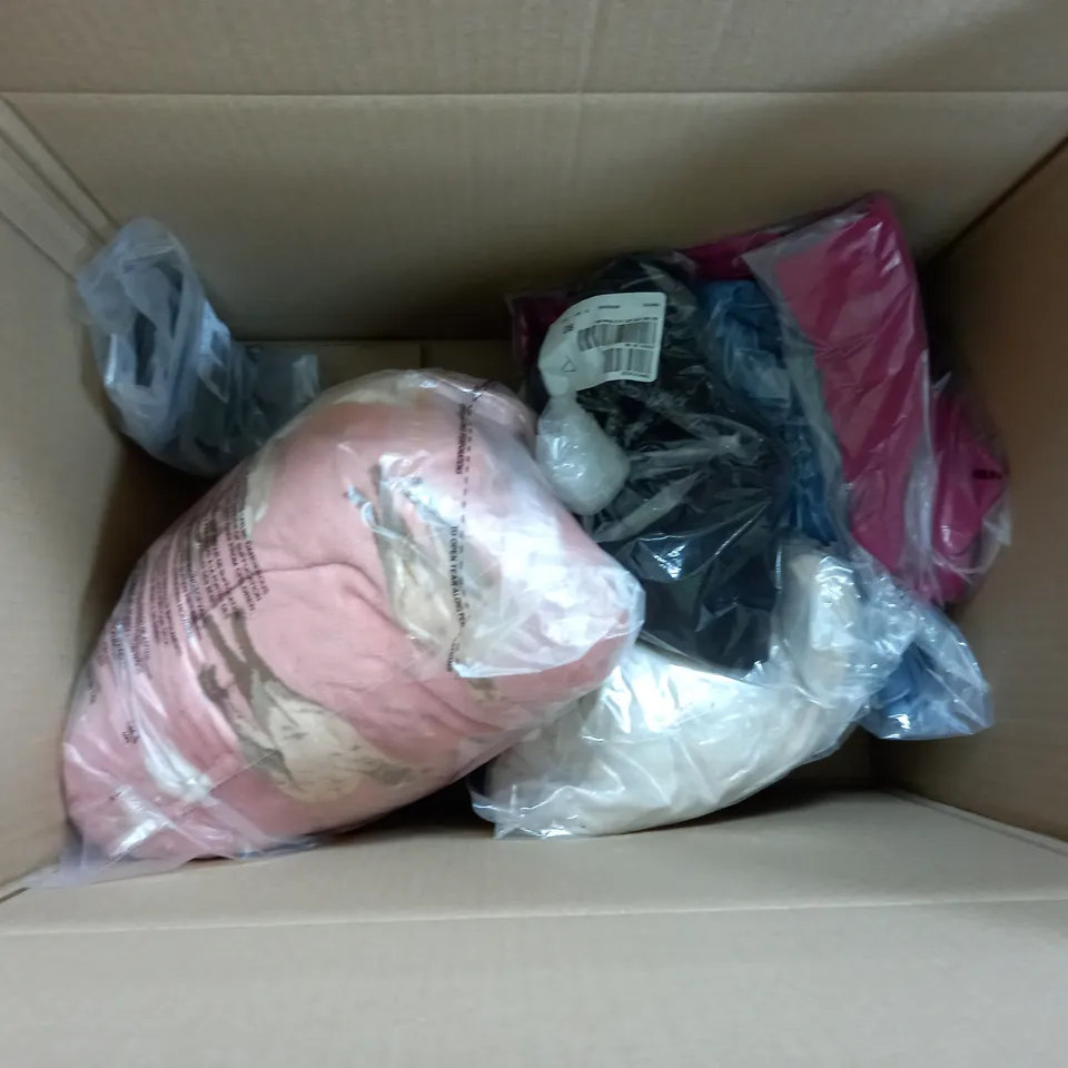 APPROXIMATELY 10 LADIES CLOTHING AND HANDBAG ITEMS ASSORTED COLOURS, SIZES AND STYLES