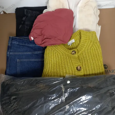 BOX OF APPROXIMATELY 22 ASSORTED CLOTHING ITEMS TO INCLUDE - JACKET, JEANS , DRESS ETC