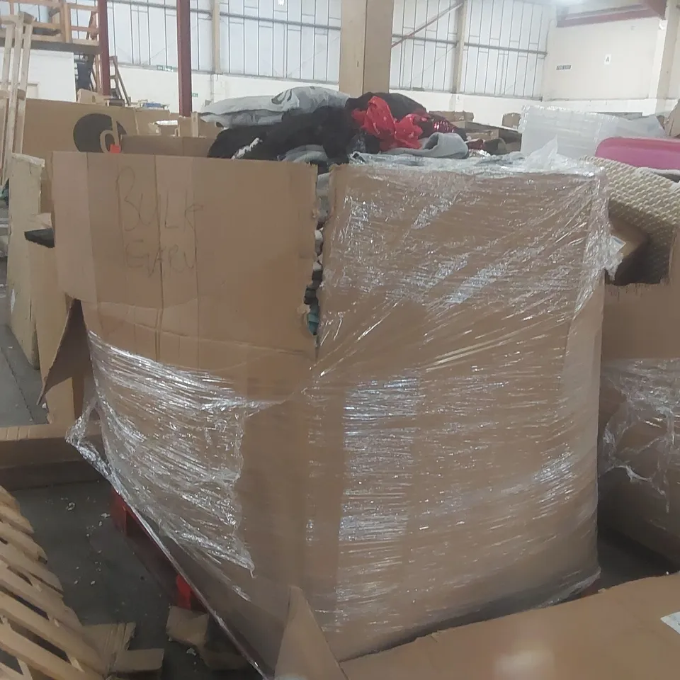 PALLET CONTAINING A VERY LARGE QUANTITY OF ASSORTED CLOTHING PRODUCTS ECT