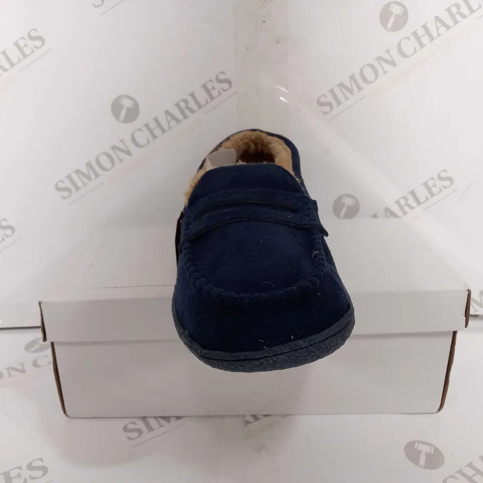 BOXED JO & JOE MINI NEW HAMPSHIRE NAVY SLIPPERS - SIZE 6