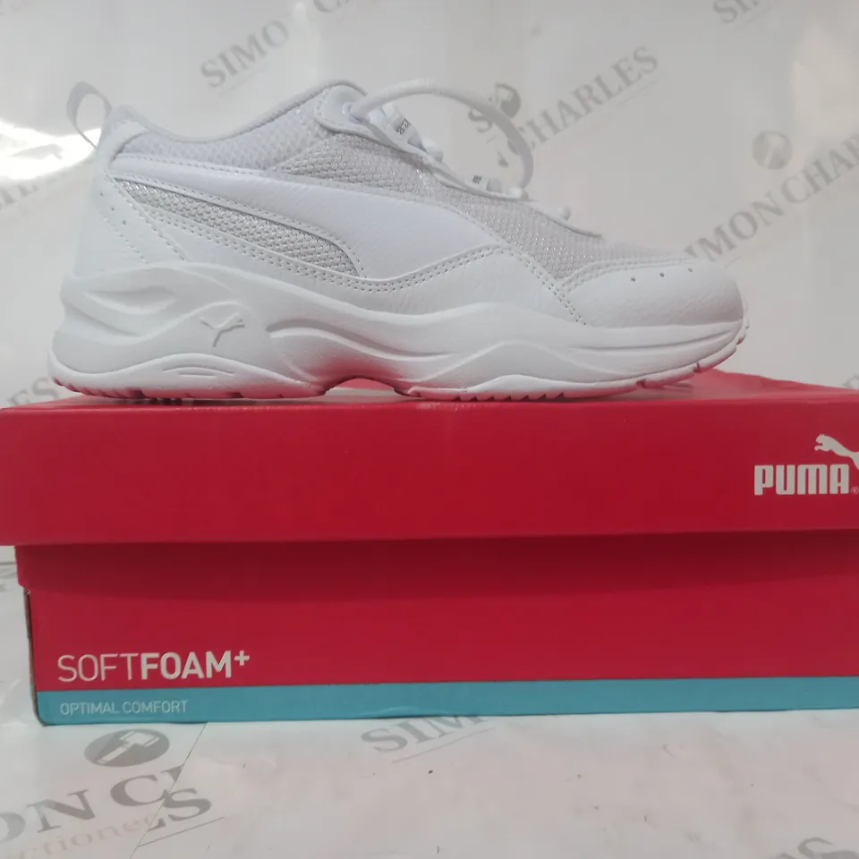 BOXED PAIR OF PUMA CILIA CHUNKY TRAINERS IN WHITE UK SIZE 3