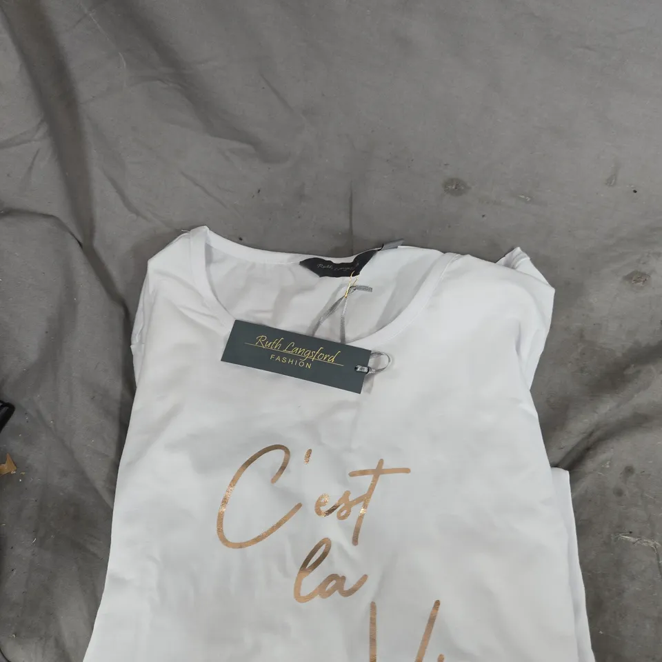 RUTH LANGSFORD FASHION T-SHIRT – C'EST LA VIE PRINT, WHITE, UK XL