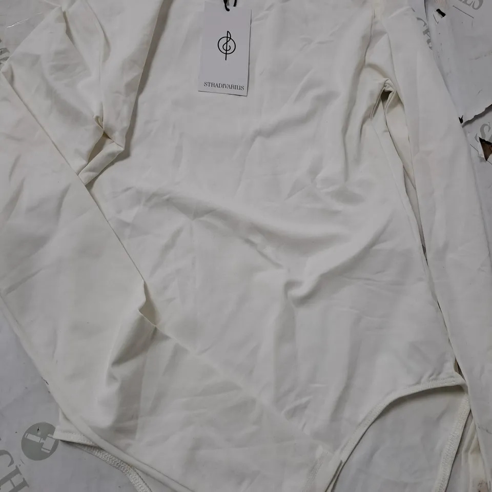 STRADIVARIUS JUMPSUIT IN WHITE - XS