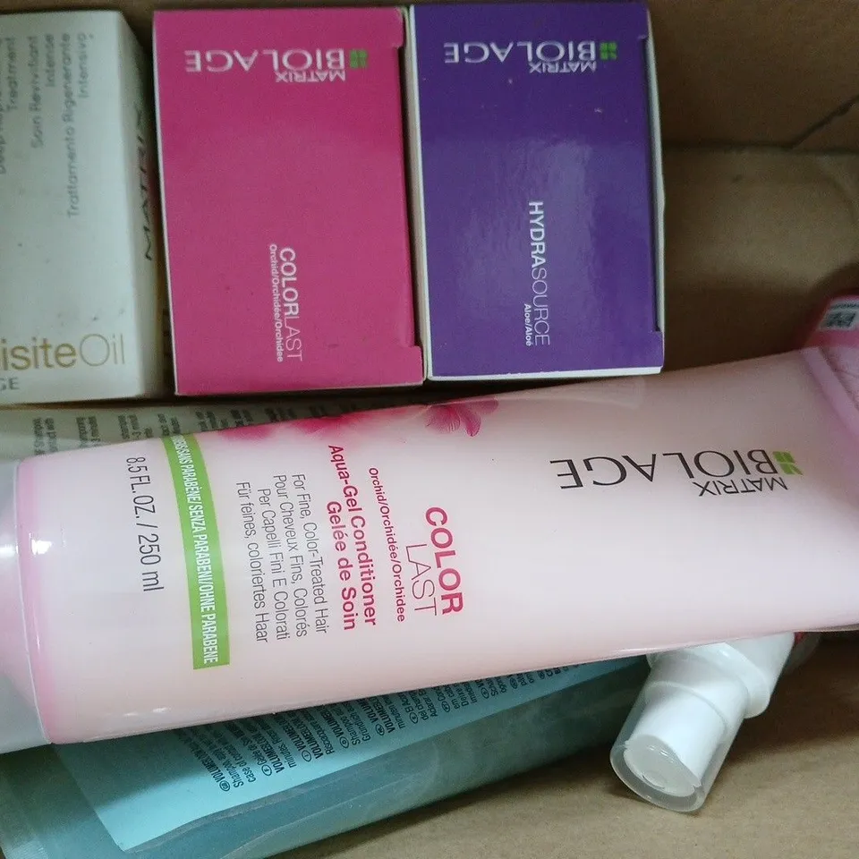 BOX OF APPROXIMATELY 10 ASSORTED MATRIX BIOLAGE COSMETIC ITEMS - COLLECTION ONLY
