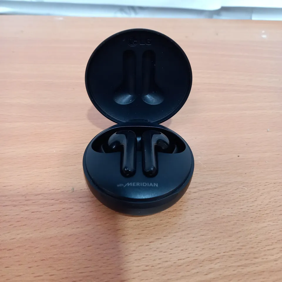 LG WIRELESS EARPHONES WITH MERIDIAN, BLACK 
