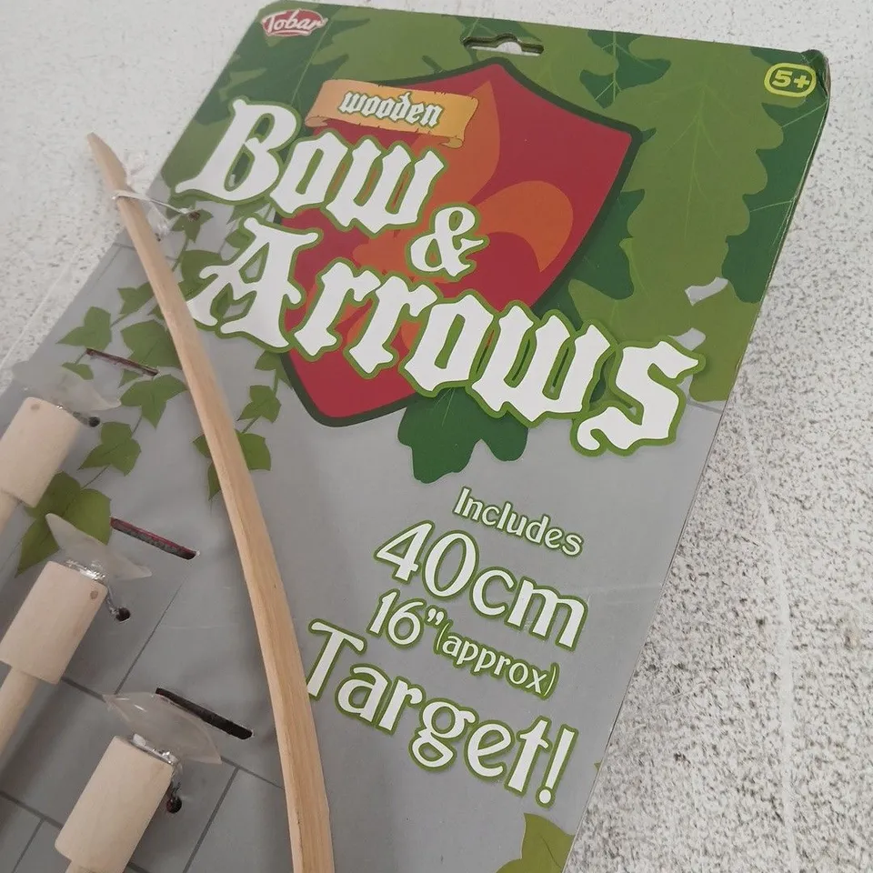TOBAR WOODEN BOW & ARROWS – TOY ARCHERY SET WITH 40CM TARGET (AGE 5+)