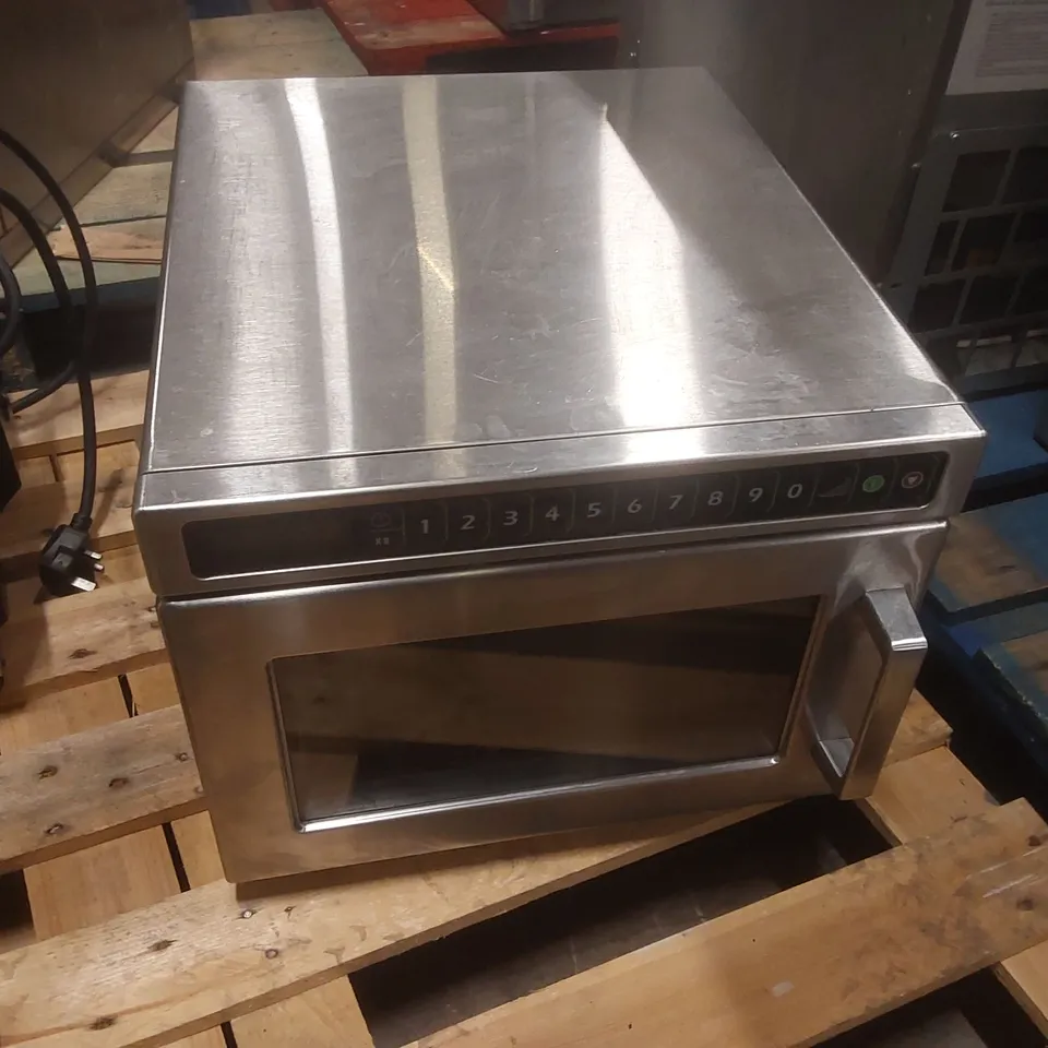 MENUMASTER DEC14E2 PROGRAMMABLE 17 LITRE 1400W COMMERCIAL MICROWAVE OVEN