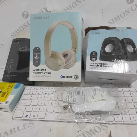 BOX OF APPROXIMATELY 20 ASSORTED ITEMS TO INCLUDE HEADPHONES, KEYBOARD, PORTABLE CHARGER ETC