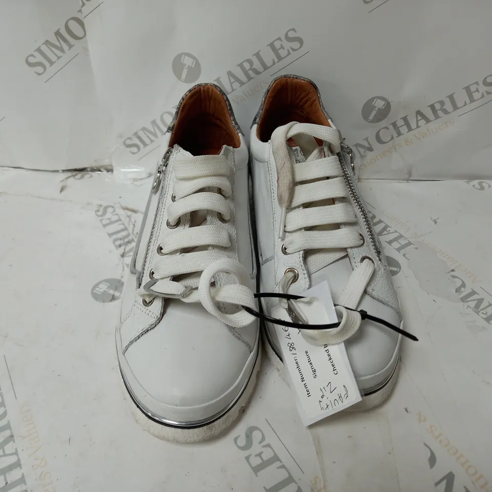 PAIR OF MODA IN PELLE ARIELA TRAINERS WHITE SIZE 5