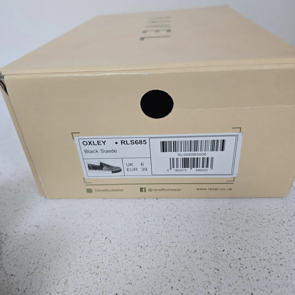 RAVEL OXLEY BLACK SUEDE SLIPPERS WITH FAUX FUR – UK 6 (RLS685) – BOXED