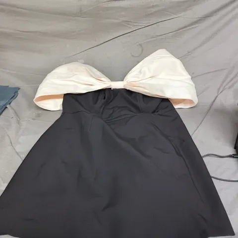 BOOHOO BLACK DRESS WITH WHITE BOW – UK 12