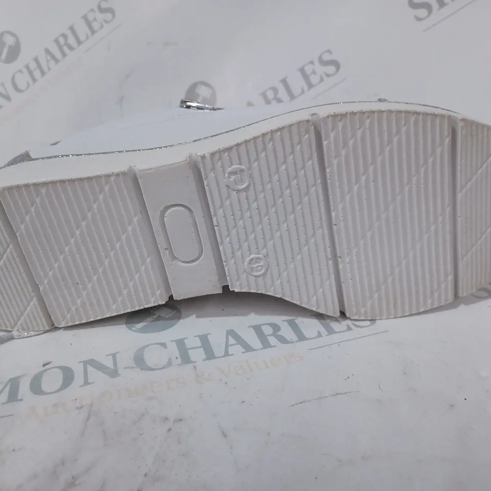 BOXED MODA IN PELLE GENE LEATHER TRAINERS IN WHITE SIZE 6