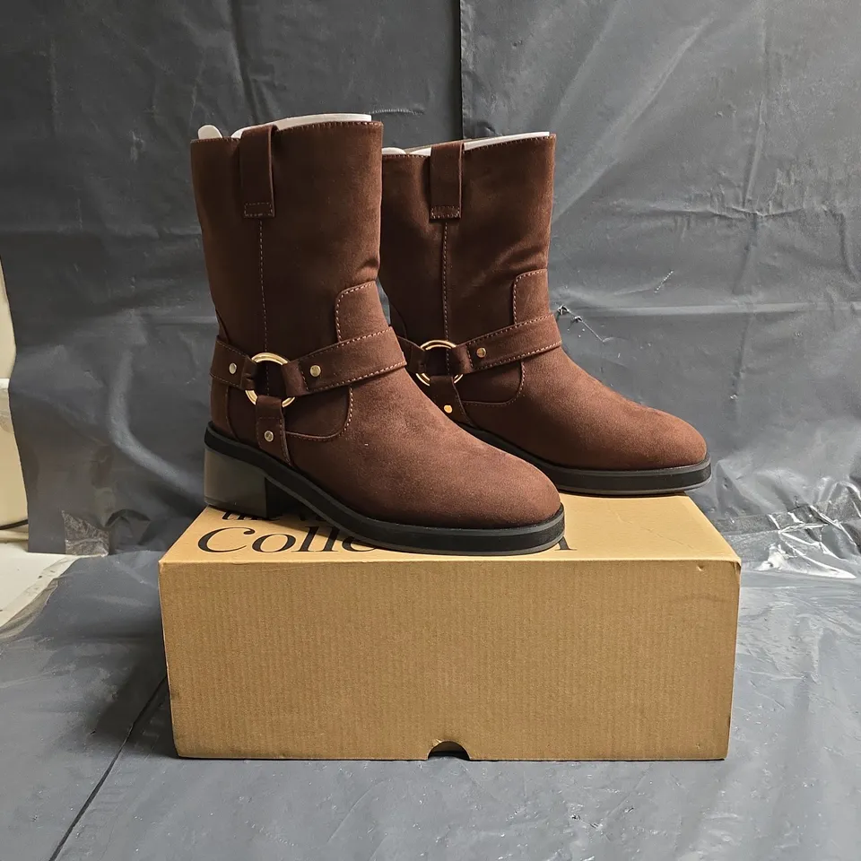 BOXED PAIR OF UNBRANDED LOW BLOCK HEEL ANKLE BOOTS IN BROWN SIZE 4