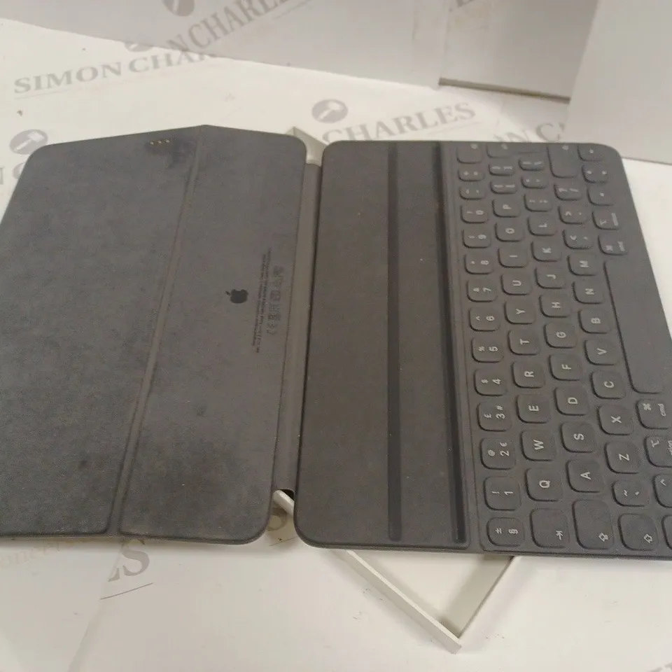 BOXED APPLE IPAD PRO 11" SMART KEYBOARD FOLIO