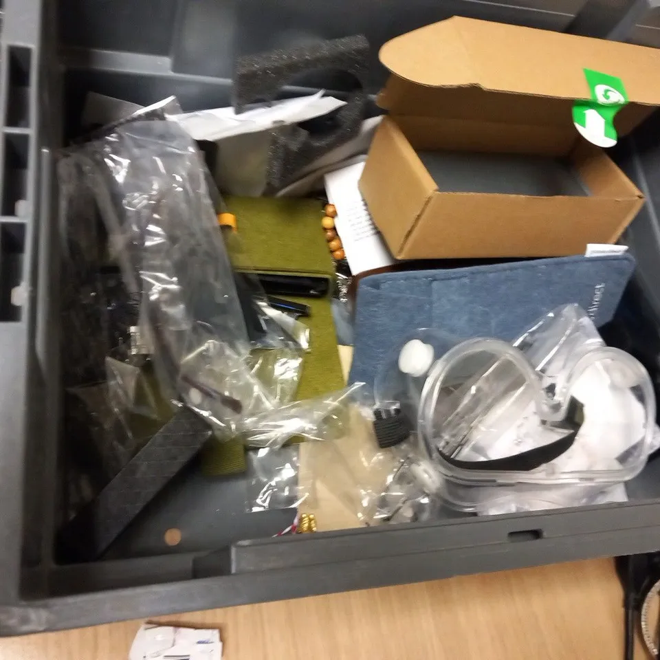 LARGE QUANTITY OF ASSORTED JEWELLERY, AND GLASSES TO INCLUDE; QUARTZ, UNIQUE, HEATHER MORGAN, LISA C DESIGNS, JERICHO JEWELLER AND VENATOR X