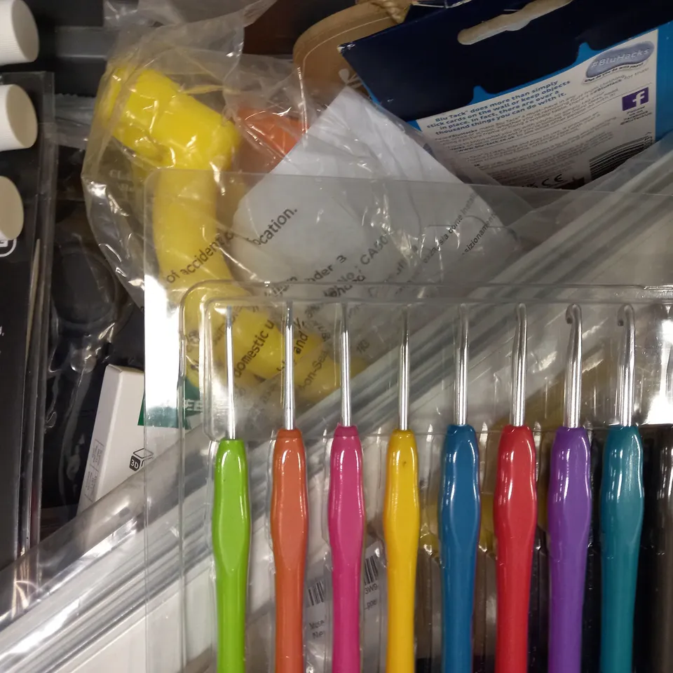 APPROXIMATELY 15 ASSORTED HOUSEHOLD ITEMS TO INCLUDE BLU TACK, PENS, PAINT, ETC