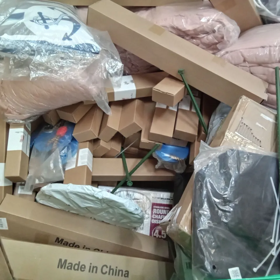 PALLET OF ASSORTED ITEMS INCLUDING VESA 400 INTERFACE ARMS FOR BT8390 MOUNTING RAILS, LEEBEI KITCHEN MATS, BLUE ROBE SWING, STAINLESS STEEL ROUND CHAFING DISH SET, TOTKEN NATURAL PAMPAS GRASS 