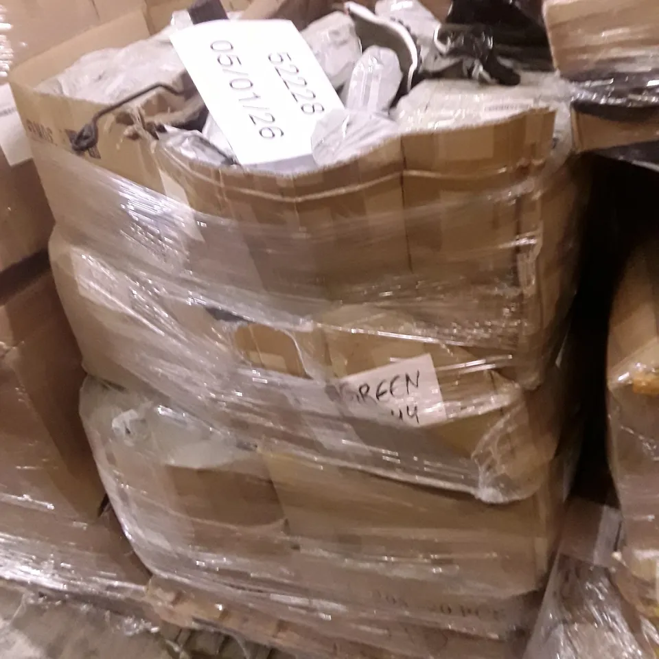 PALLET CONTAINING ASSORTED SHOES