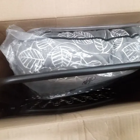 BOXED SUN LOUNGER WITH CUSHION