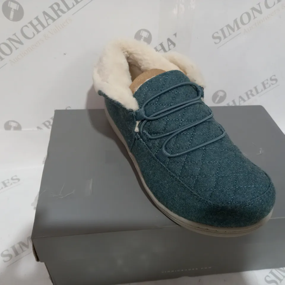 BOXED VIONIC BELEIVE SLIPPERS GREEN - SIZE 4