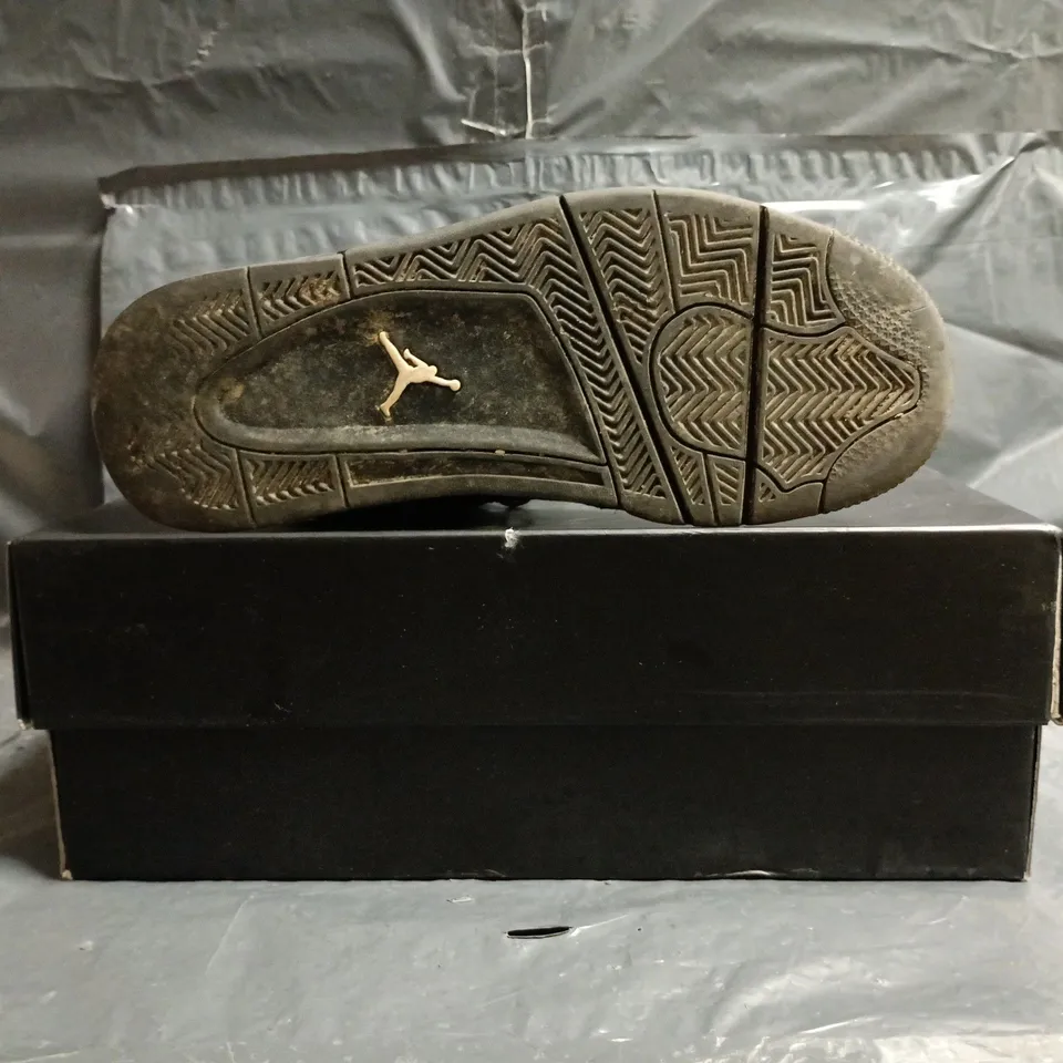 BOXED PAIR OF NIKE AIR JORDAN 4 RETRO SHOES IN BLACK SIZE UK 7