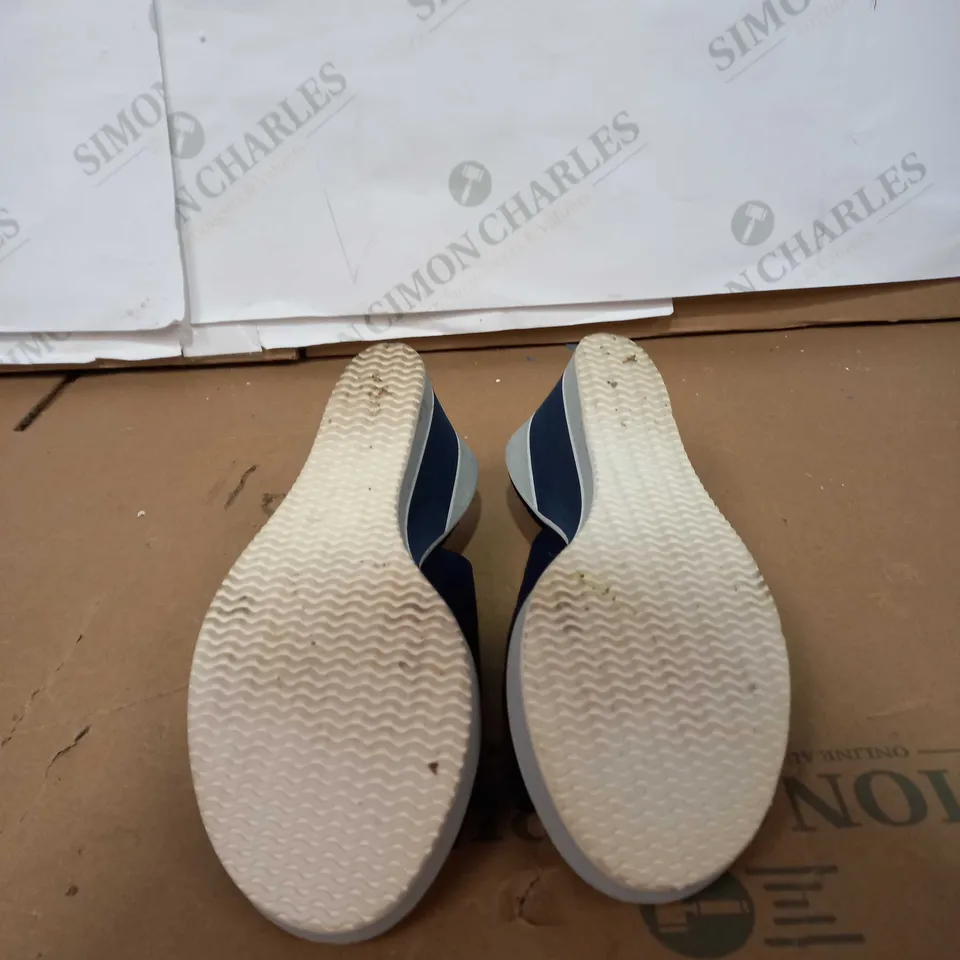 PETER KAISER BLUE PATTERNED WEDGES SIZE 3