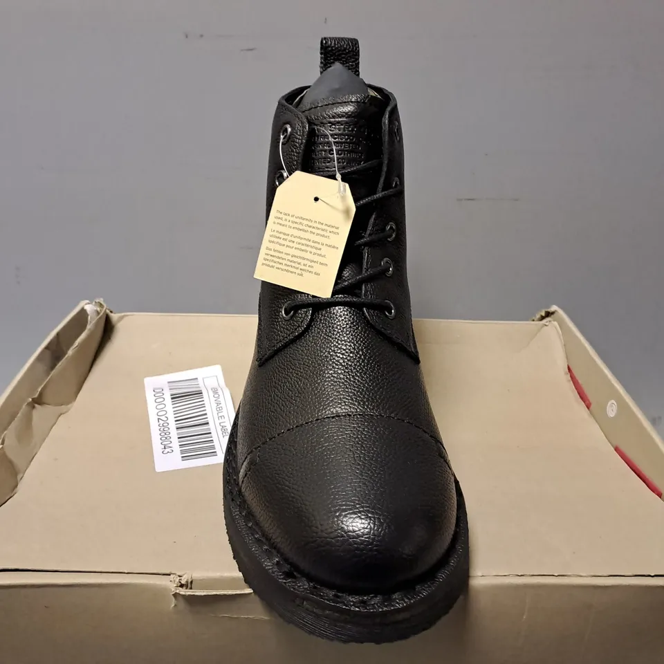 BOXED LEVIS TRACK BOOTS IN BLACK - UK 8 