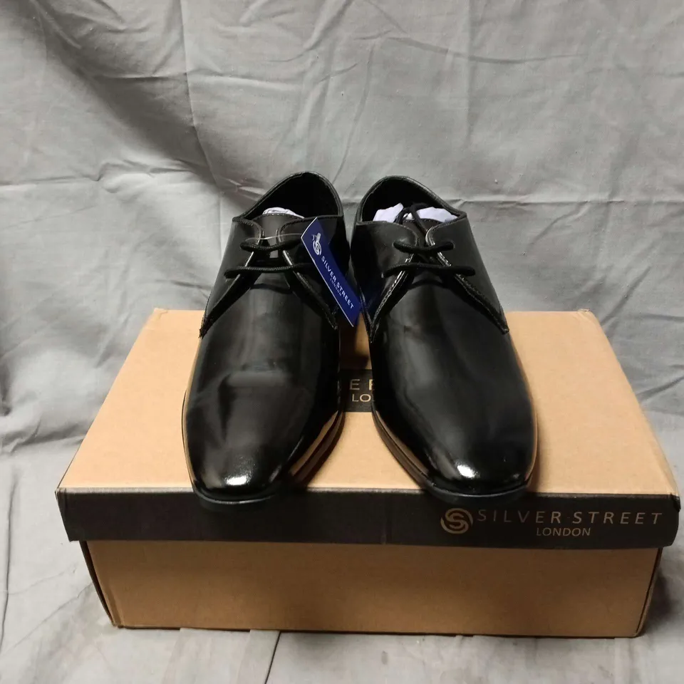 BOXED PAIR OF SILVER STREET ROWLEY SHOES IN BLACK - SIZE 9