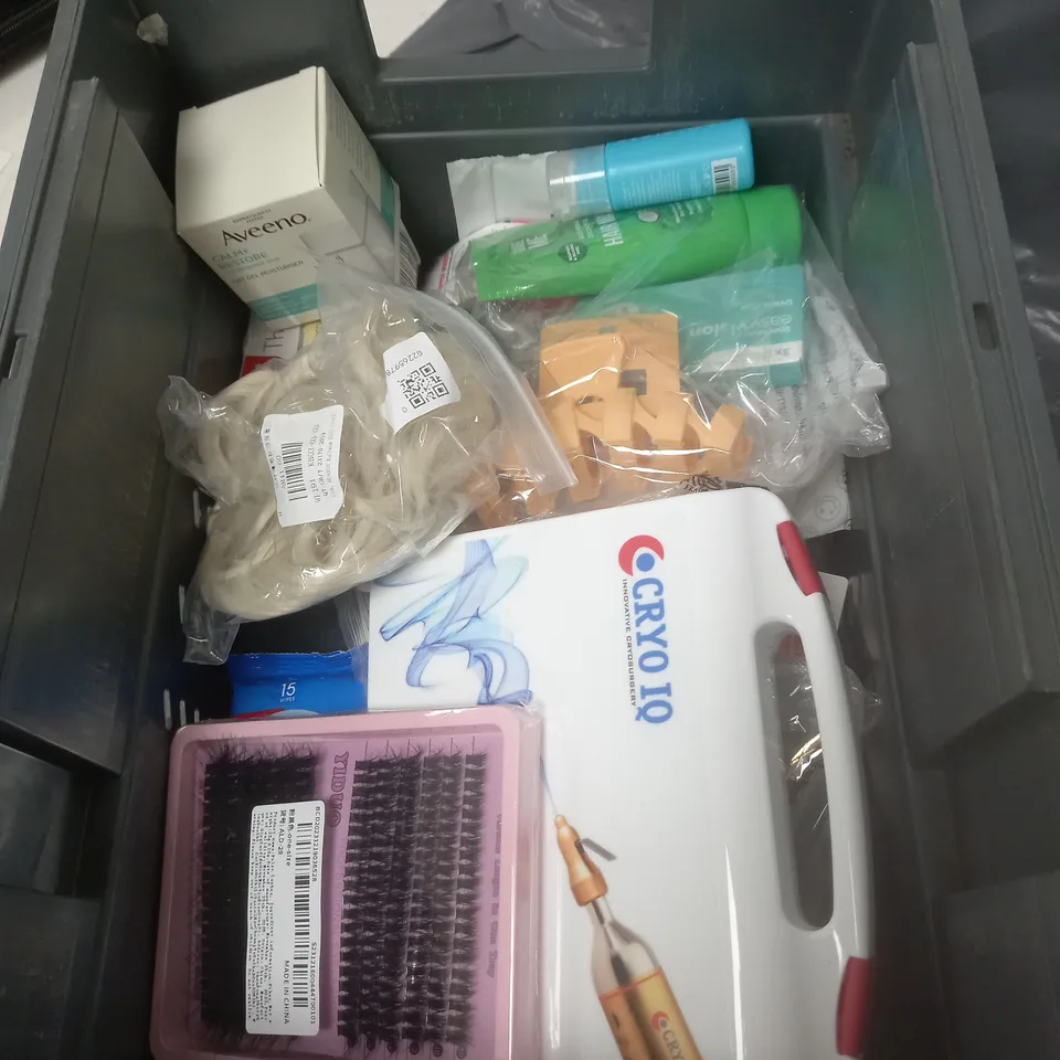 APPROXIMATELY 20 ASSORTED COSMETIC PRODUCTS TO INCLUDE GARNIER MICELLAR WATER, BPERFECT SELF TAN AND CAREX WIPES ETC