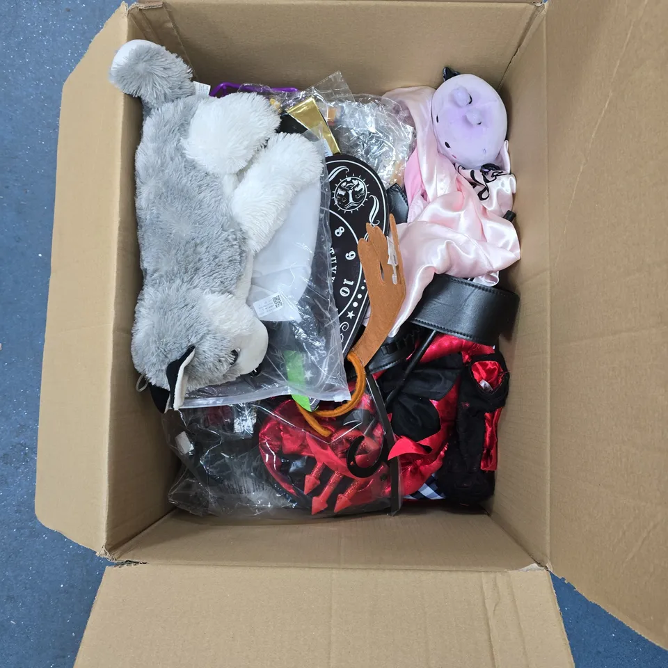 BOXED ASSORTMENT OF SOFT TOYS AND DRESS-UP ACCESSORIES