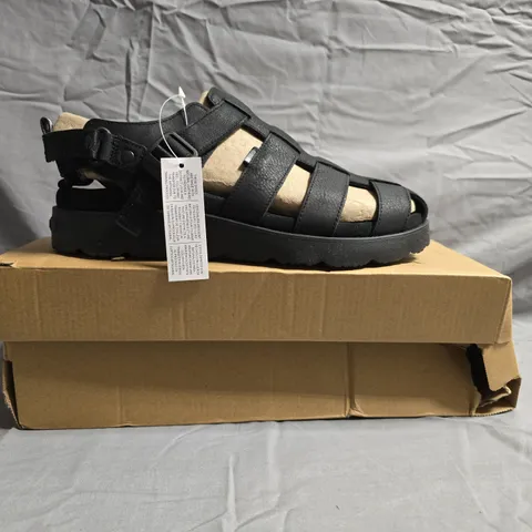 BOXED PAIR OF MERRELL SANDALS IN BLACK SIZE UK 7