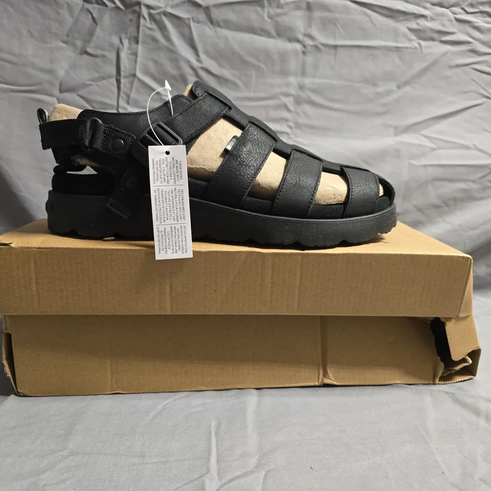 BOXED PAIR OF MERRELL SANDALS IN BLACK SIZE UK 7